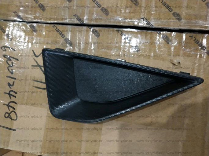 НАКЛАДКА НИЖНЕЙ РЕШЕТКИ ПЕРЕДНЕГО БАМПЕРА ЛЕВАЯ GL COOLRAY (2019) (неоригинал) 6010080100