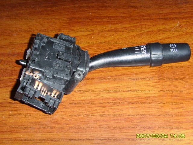 ПЕРЕКЛЮЧАТЕЛЬ ПОДРУЛЕВОЙ ПРАВЫЙ GL MK, GC6 (неоригинал) 1017000635