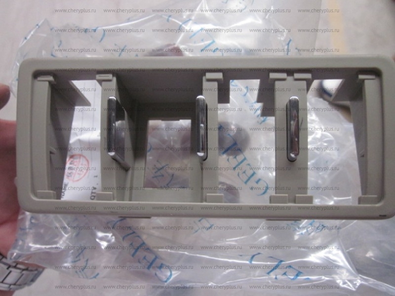 КОРПУС КОНТРОЛЬНОЙ ПАНЕЛИ (сигн., рег. фар, откр. багажника, подсветка) 1067001073