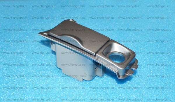 Пепельница передняя (неоригинал) M11-5305970BC