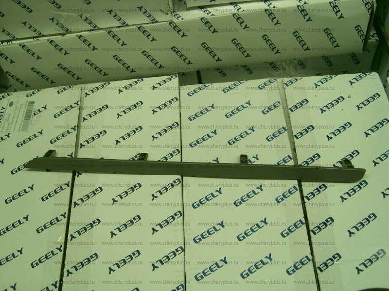 ДЕКОРАТИВНАЯ ВСТАВКА ПЕРЕДНЕЙ ПАНЕЛИ ПРАВАЯ 1068020352