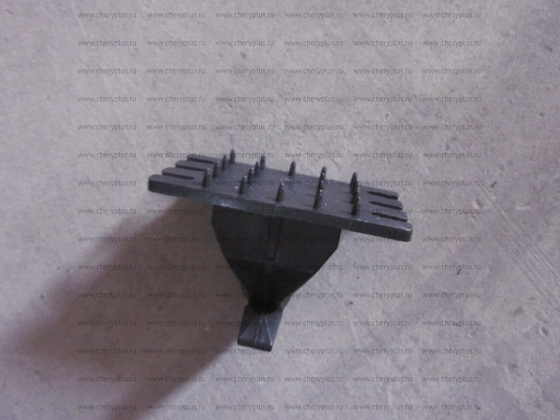 КЛИПСА ВЕРХНЕЙ ПАНЕЛИ БАГАЖНИКА 1068001347