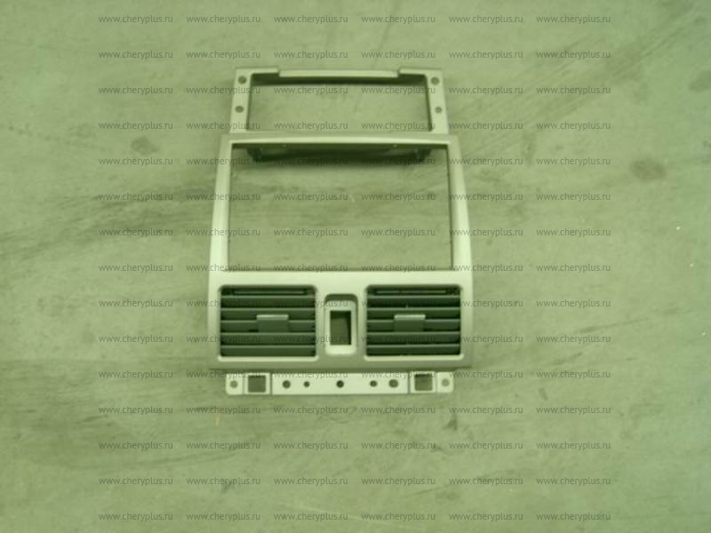 Рамка центральная нижняя приборной панели 1068002247